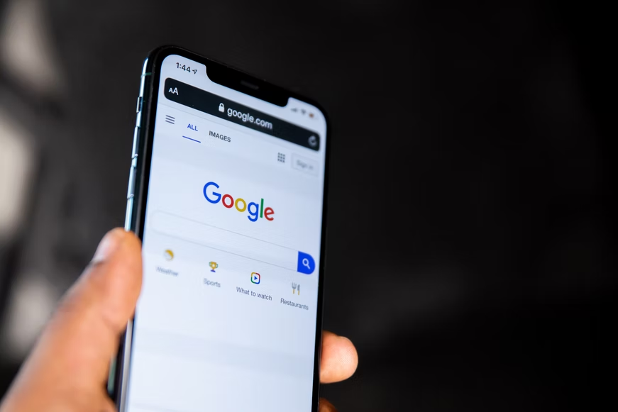 Phone that shows Google Search Engine